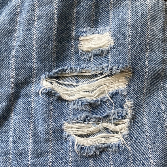 Light Blue Jean Short’s With Rip’s - Picture 2 of 3